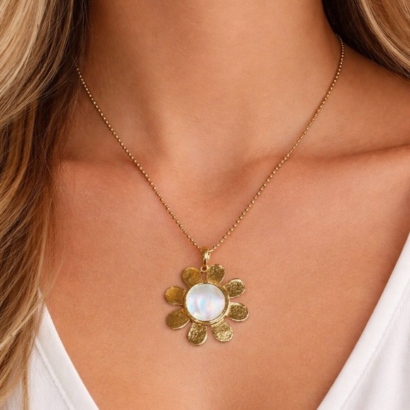 Asha Jewelry - ASHA - Gold Floral Pendant Necklace with Iridescent Mother-of-Pearl Center